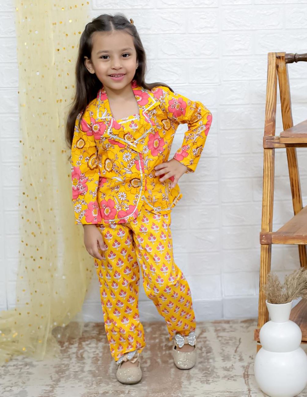 Sunny Bloom Three-Piece Set – Blazer, Top and Pants